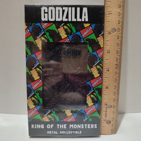 Godzilla King Of The Monsters Limited Edition Medallion & Statue Figurines Set - Picture 7 of 8